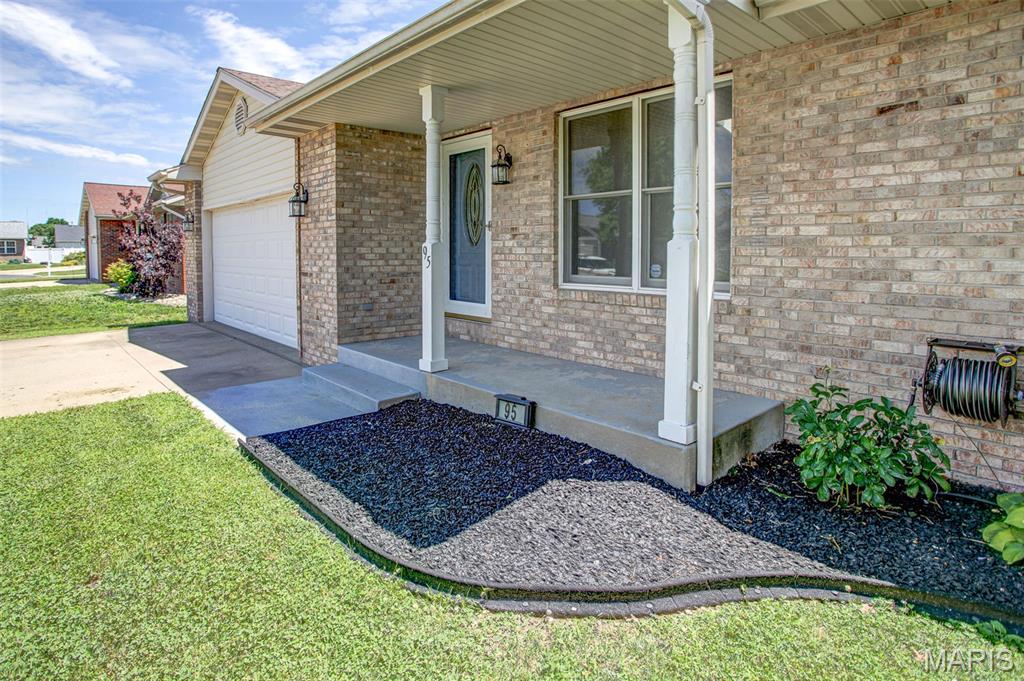 95 Sunbeam Drive Highland, IL 62249 - Photo 5 of 46