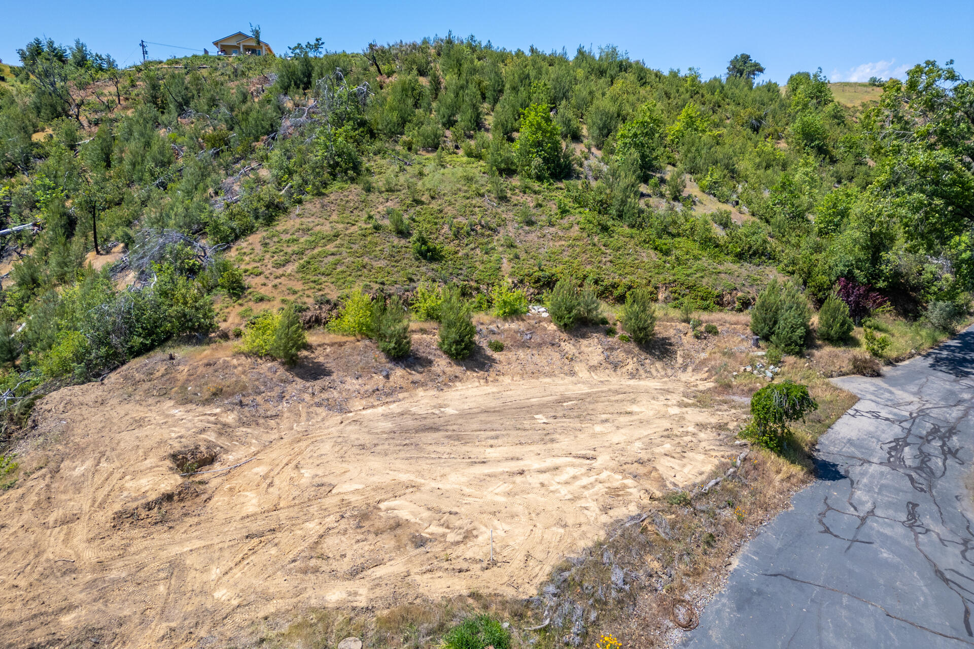 15691 Old Stage Coach Road Redding, CA 96001 - Photo 11 of 27 a view of a large yard with lots of green space