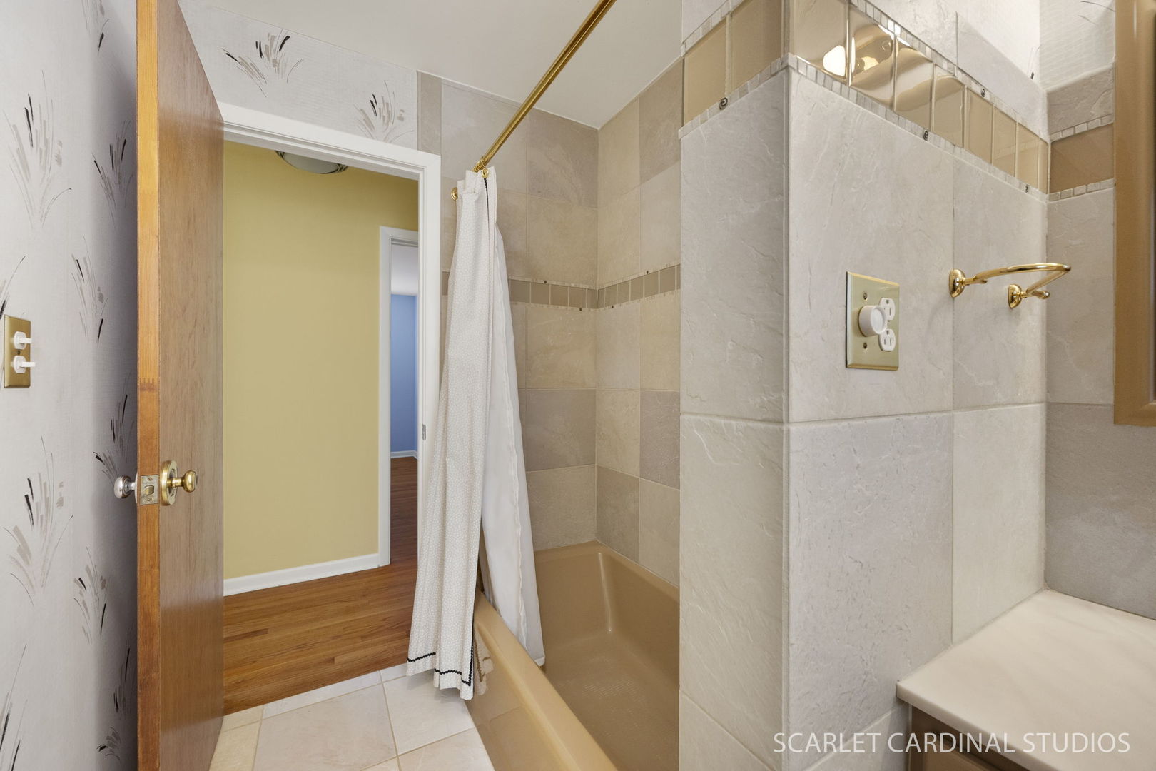 110 Travers Avenue Wheaton, IL 60187 - Photo 7 of 15 a bathroom with a shower and a toilet
