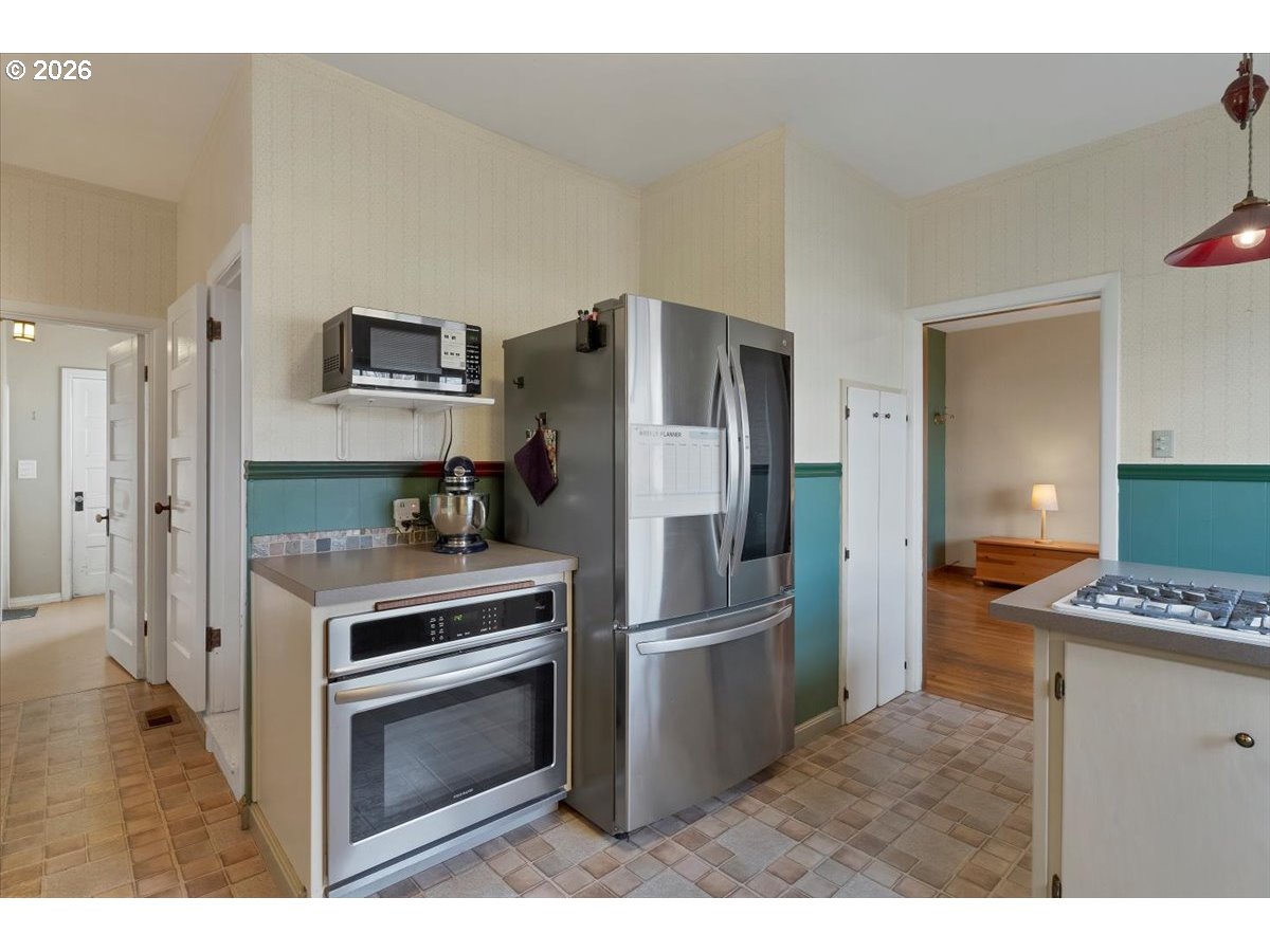 633 Southeast Ash Street Dallas, OR 97338 - Photo 13 of 43