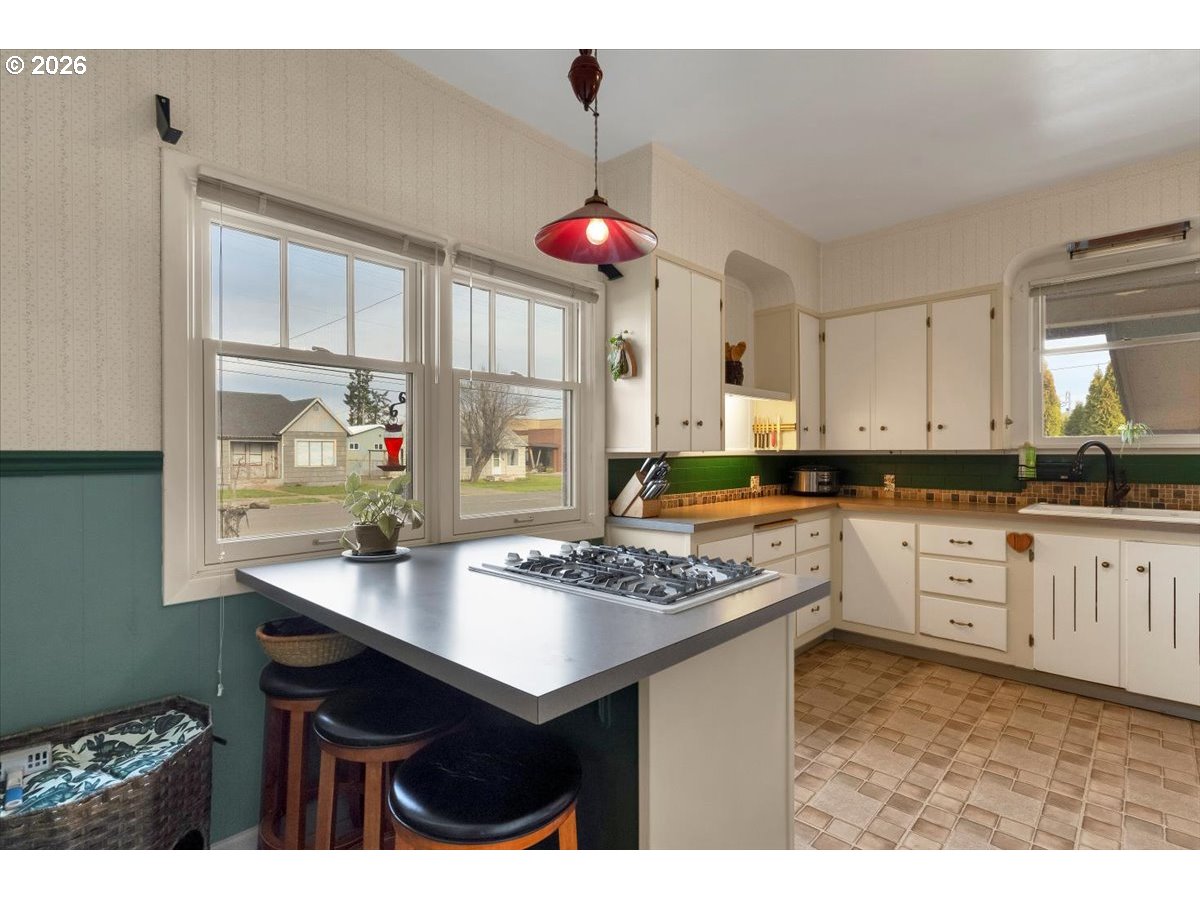 633 Southeast Ash Street Dallas, OR 97338 - Photo 15 of 43