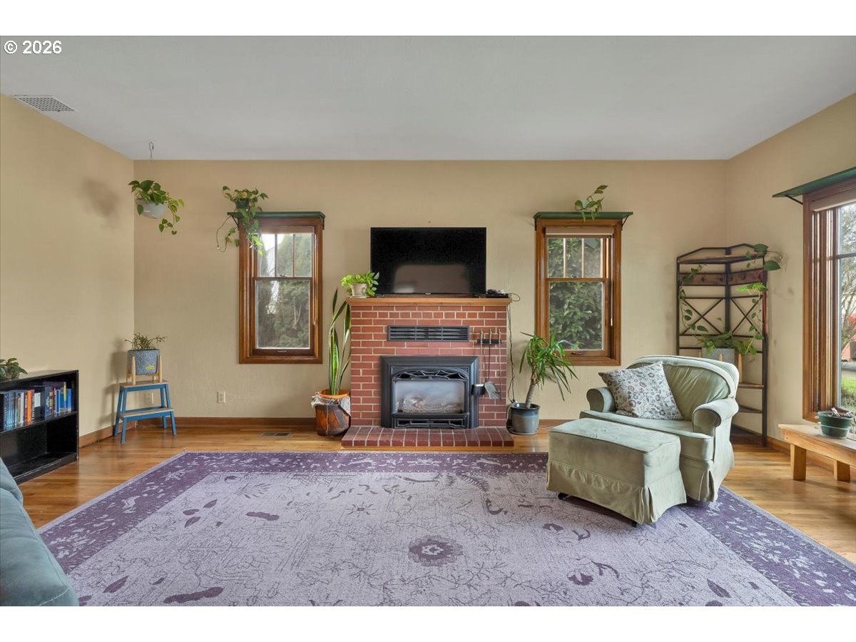 633 Southeast Ash Street Dallas, OR 97338 - Photo 3 of 43