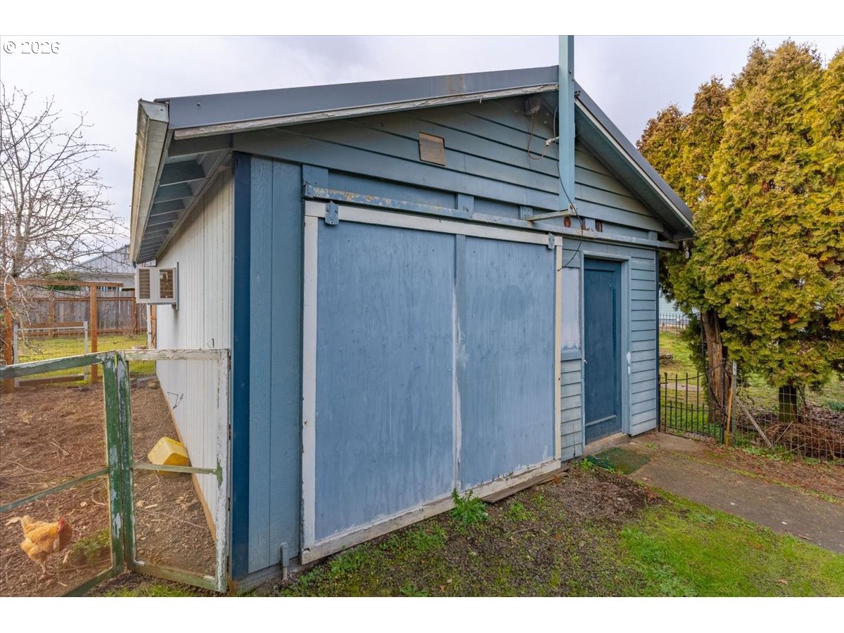 633 Southeast Ash Street Dallas, OR 97338 - Photo 36 of 43