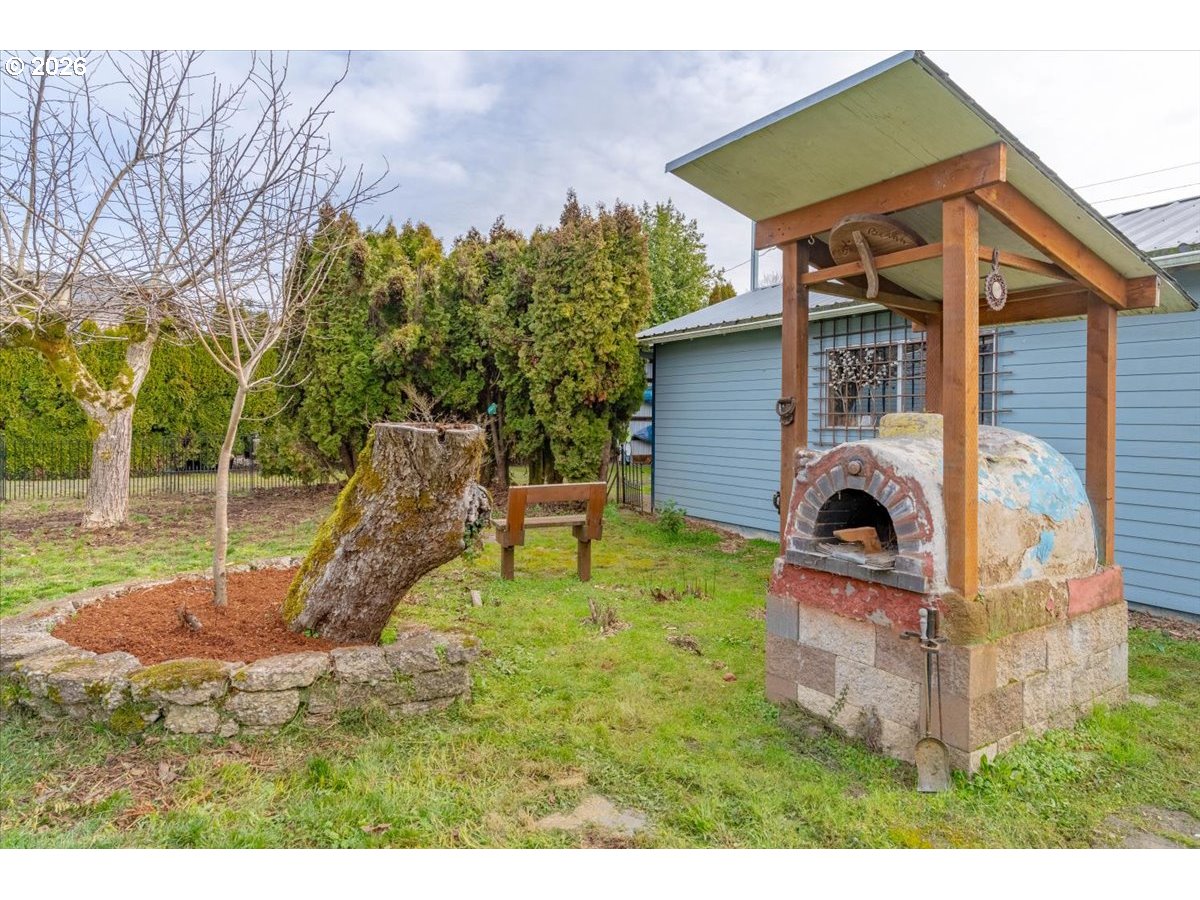 633 Southeast Ash Street Dallas, OR 97338 - Photo 37 of 43