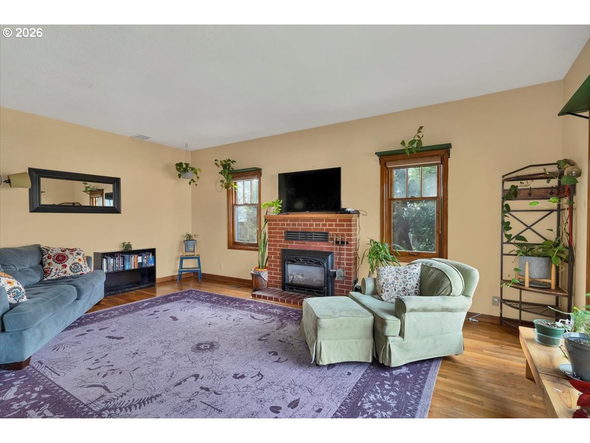 633 Southeast Ash Street Dallas, OR 97338 - Photo 7 of 43