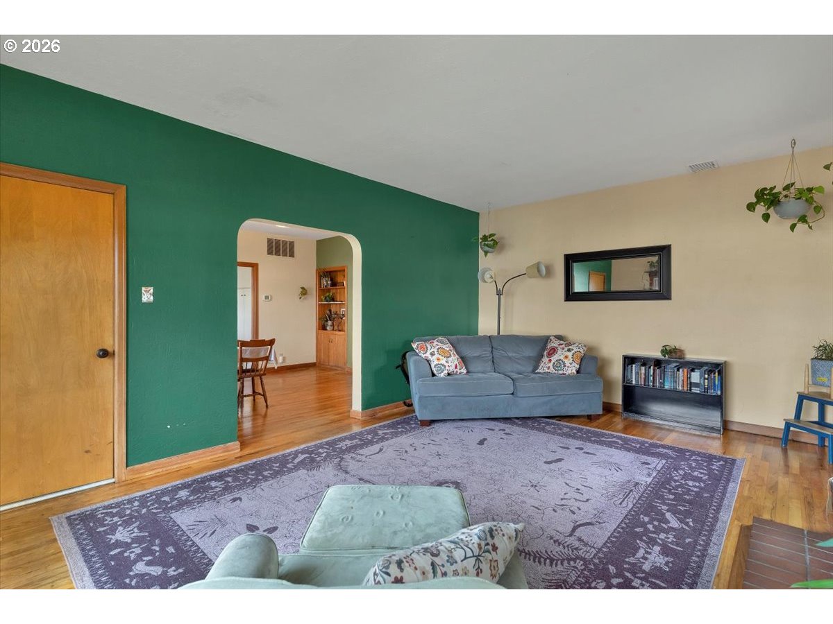 633 Southeast Ash Street Dallas, OR 97338 - Photo 8 of 43