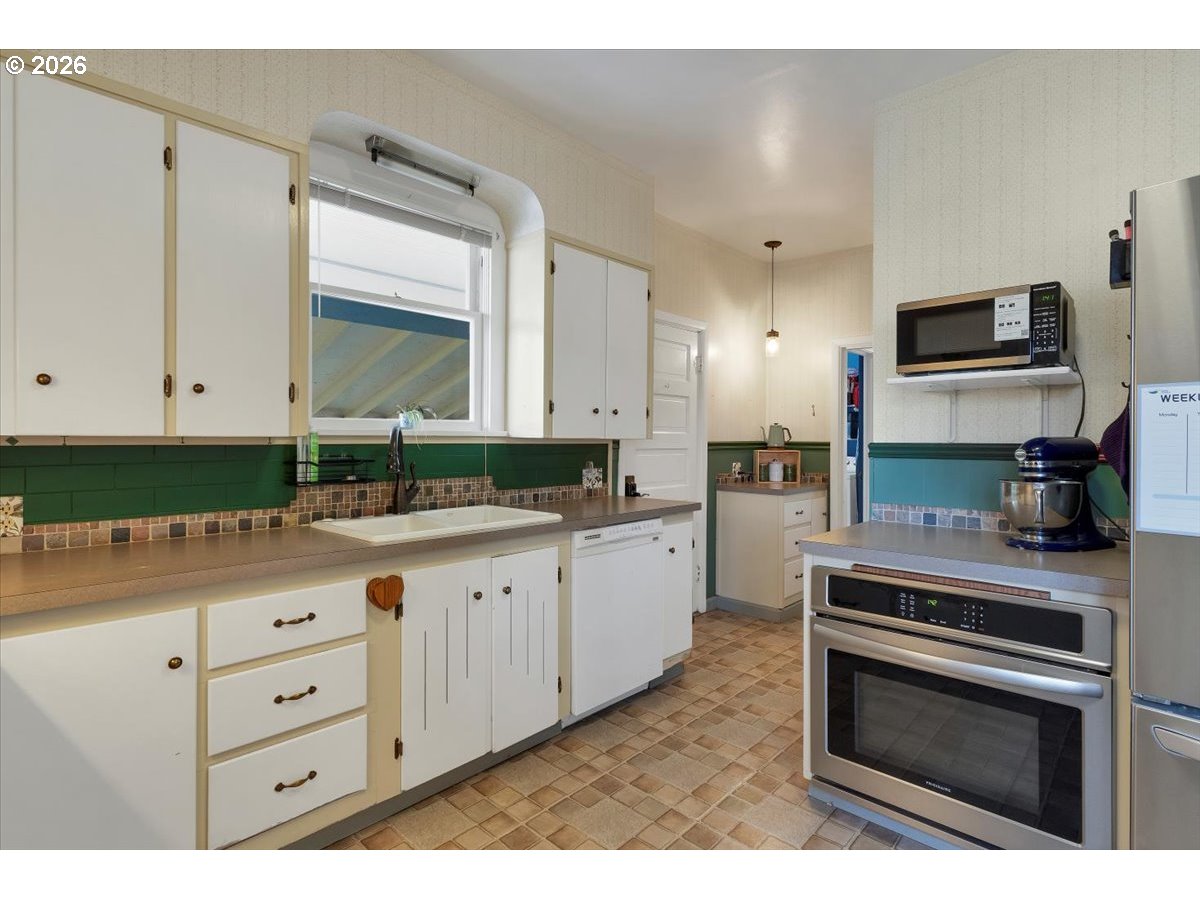 633 Southeast Ash Street Dallas, OR 97338 - Photo 10 of 43