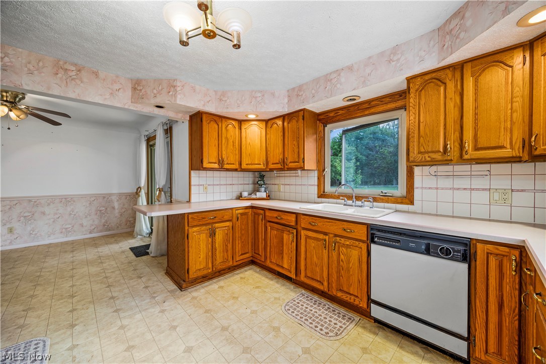 7781 Ridge Road Cleveland, OH 44129 - Photo 3 of 30 Gallery Image 3