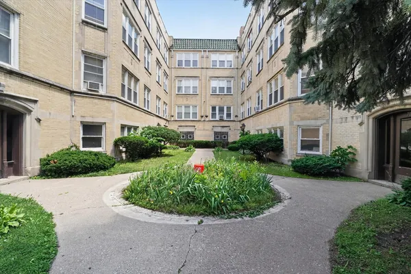 $1,500 | 7017 South Merrill Avenue, Unit 305, Chicago, IL 60649