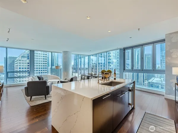 $7,000 | 1521 2nd Avenue, Unit 2502, Seattle, WA 98101
