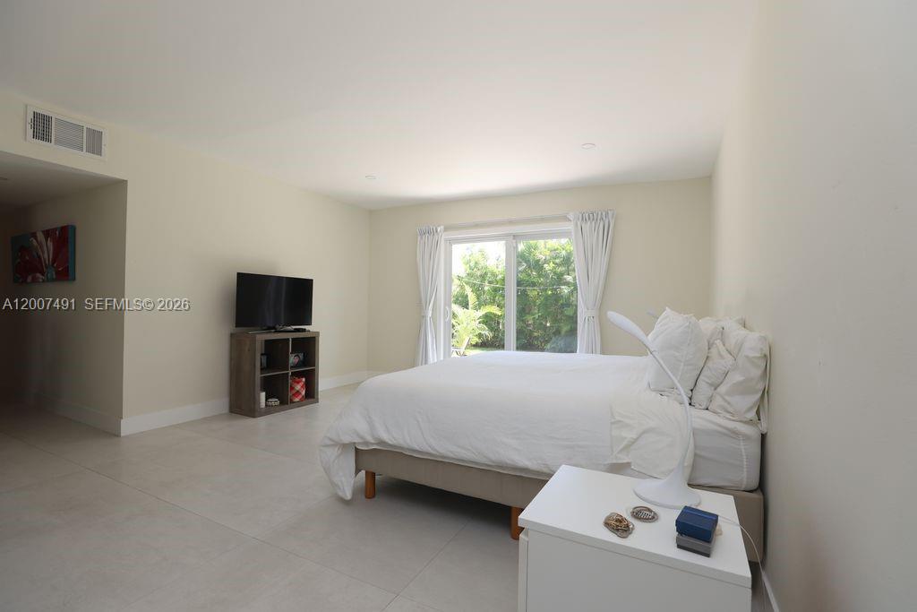 5620 Alton Road Miami Beach, FL 33140 - Photo 12 of 21