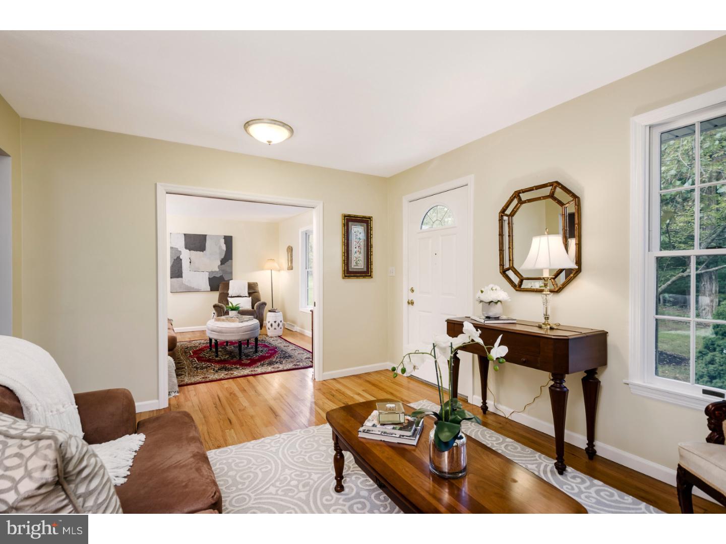 76 Woosamonsa Road Pennington, NJ 08534 - Photo 4 of 25 Living Room