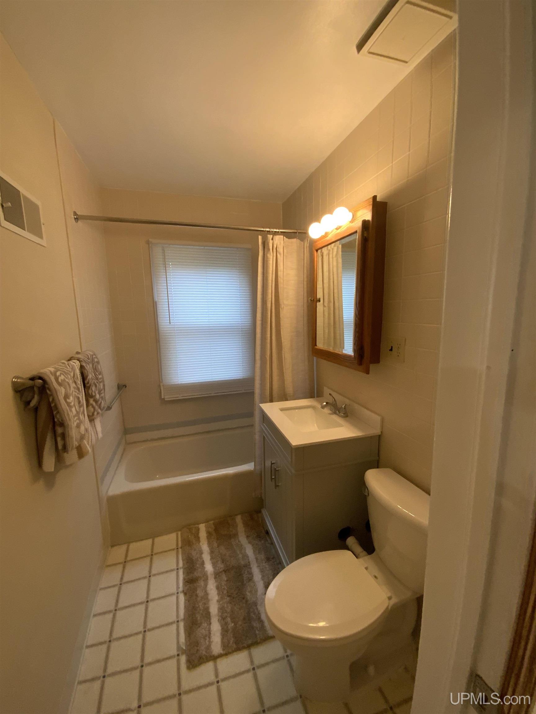 2010 West Ridge Street Marquette, MI 49855 - Photo 10 of 26 Gallery Image 10