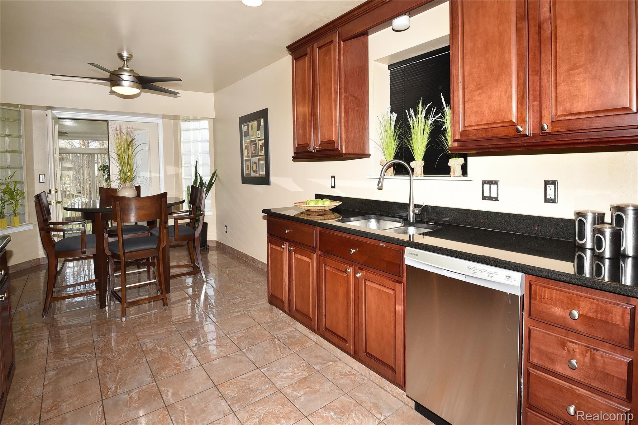 3360 Riverside Court Canton, MI 48188 - Photo 10 of 34 3360 Riverside Ct_10.JPG