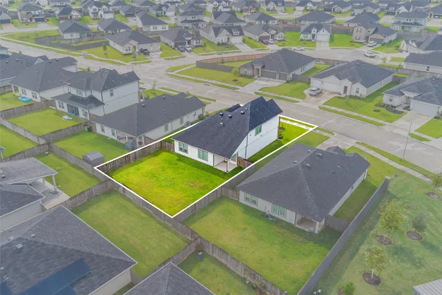 a view of a tennis court