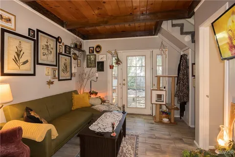 $264,995 | 1025 West Country Club Boulevard, Big Bear City, CA 92314