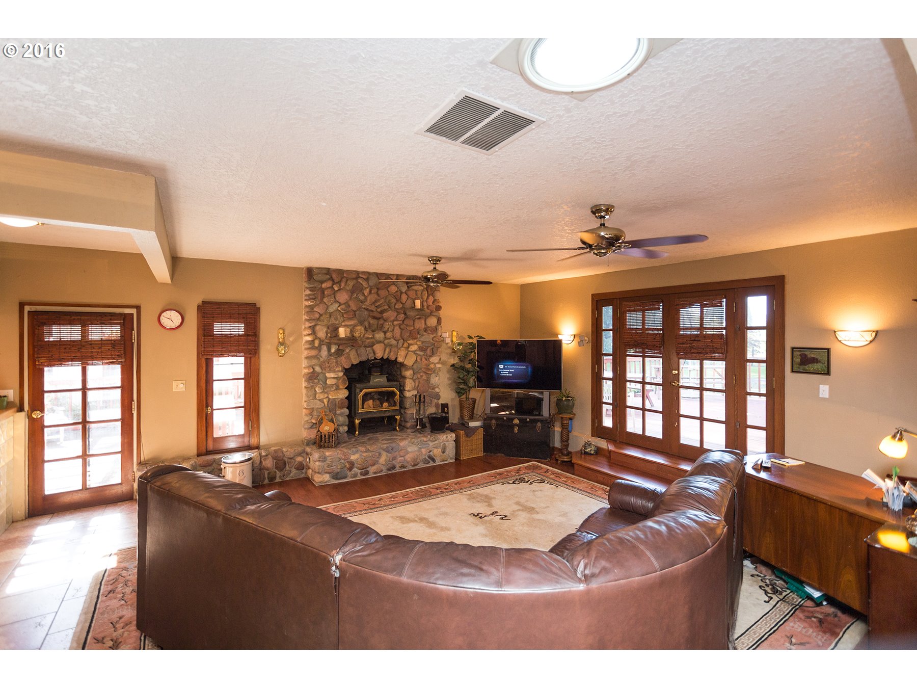 23645 Southeast Howlett Road Eagle Creek, OR 97022 - Photo 12 of 32 Family Room