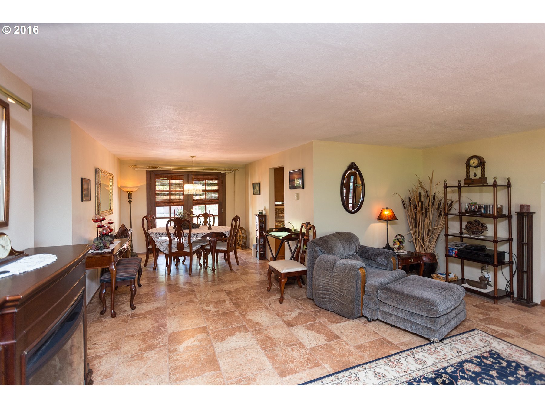 23645 Southeast Howlett Road Eagle Creek, OR 97022 - Photo 3 of 32 Living Room/Dining Room