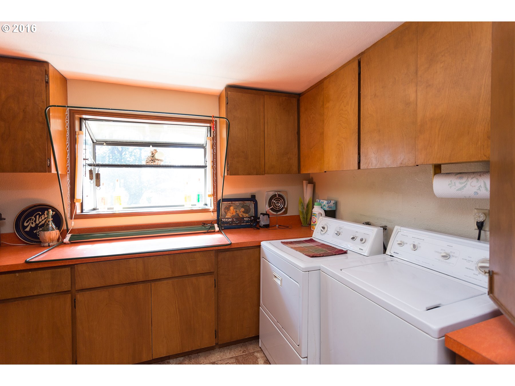 23645 Southeast Howlett Road Eagle Creek, OR 97022 - Photo 8 of 32 Laundry