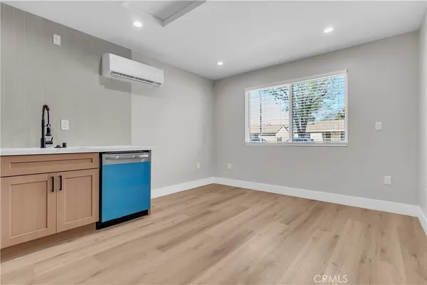 $1,915 | 162 1/2 East Adair Street, Unit 1/2, Long Beach, CA 90805