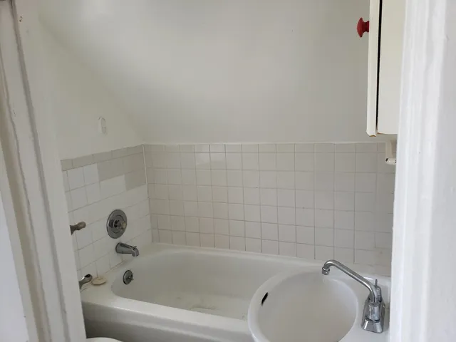 $200,000 | 8913 South Lowe Avenue, Chicago, IL 60620