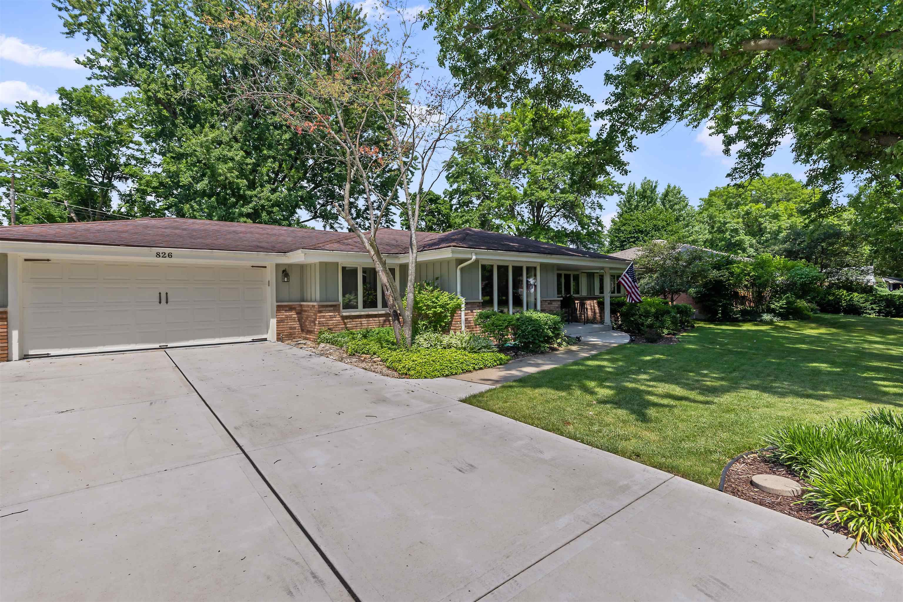 826 Roxbury Road Rockford, IL 61107 - Photo 3 of 21 Gallery Image 3