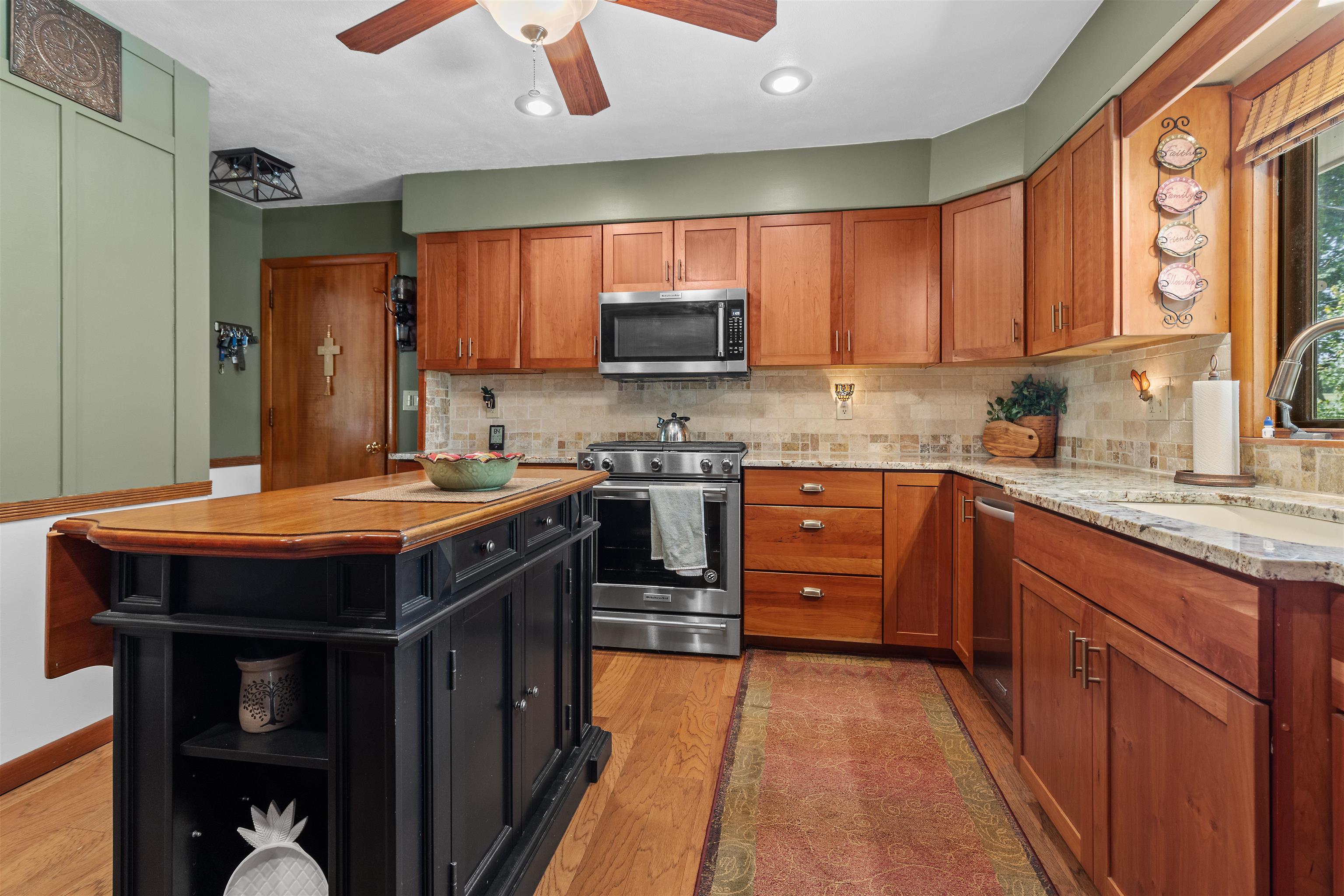 826 Roxbury Road Rockford, IL 61107 - Photo 7 of 21 Gallery Image 7