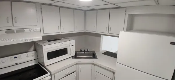 $1,800 | 4550 Northwest 9th Street, Unit 706E, Miami, FL 33126