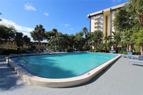 $1,800 | 4550 Northwest 9th Street, Unit 706E, Miami, FL 33126