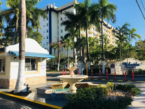 $1,800 | 4550 Northwest 9th Street, Unit 706E, Miami, FL 33126