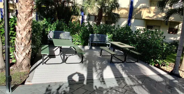 $1,800 | 4550 Northwest 9th Street, Unit 706E, Miami, FL 33126