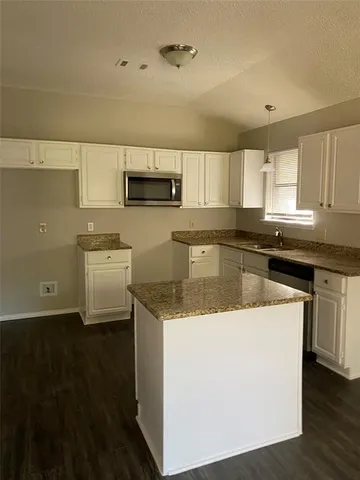 $1,995 | 822 Collins Boulevard, Cedar Hill, TX 75104