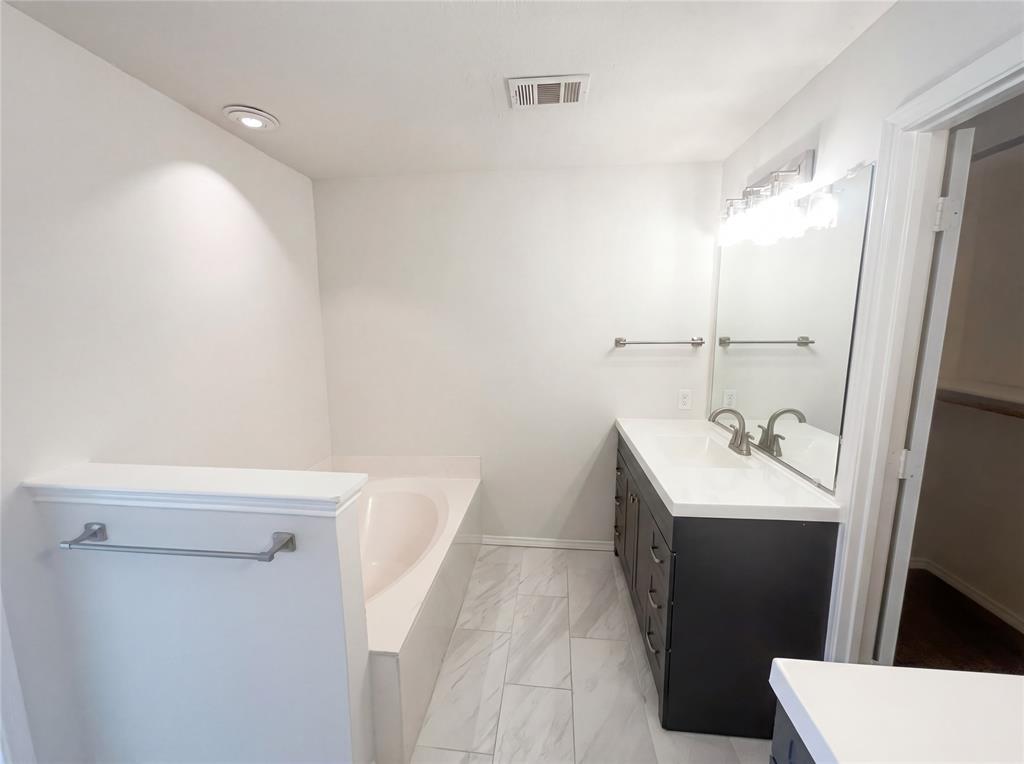 2029 Diamond Ridge Drive Carrollton, TX 75010 - Photo 13 of 20