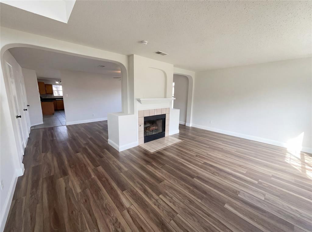 2029 Diamond Ridge Drive Carrollton, TX 75010 - Photo 3 of 20