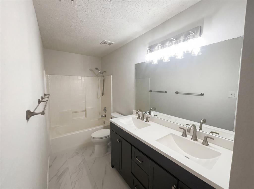 2029 Diamond Ridge Drive Carrollton, TX 75010 - Photo 9 of 20