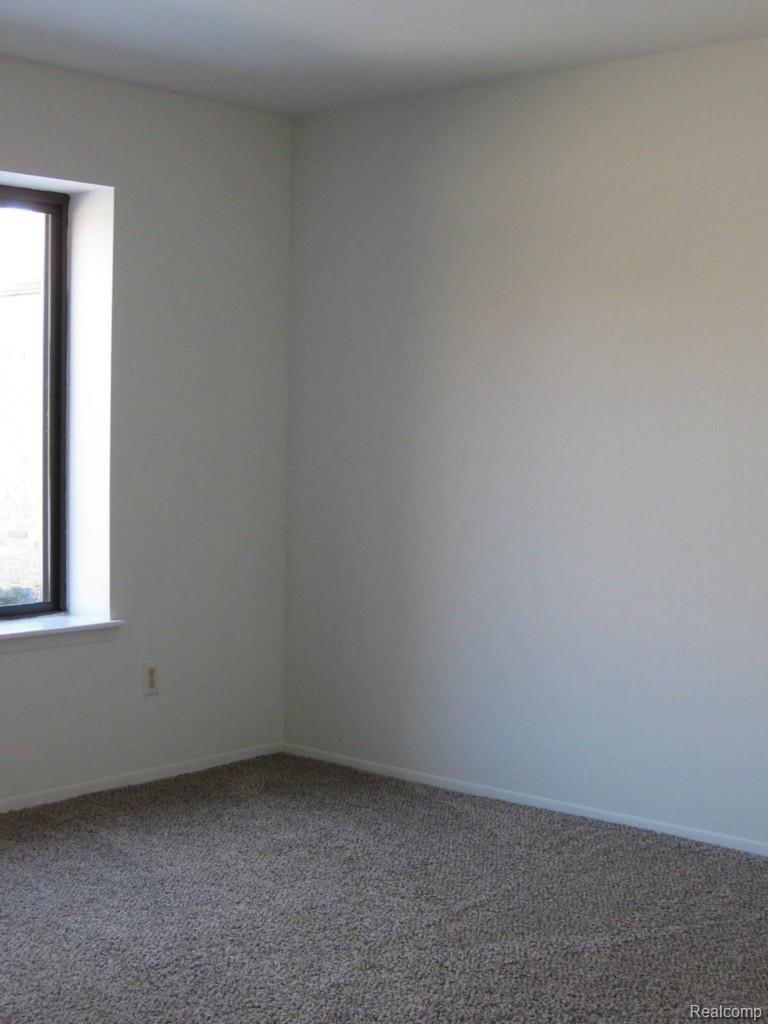519 Tennyson, Unit 23 Rochester, MI 48307 - Photo 24 of 33 Bdrm 2 another view.jpg