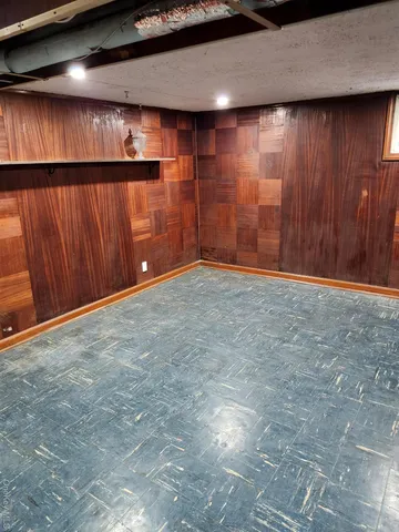 a view of houses with sky view