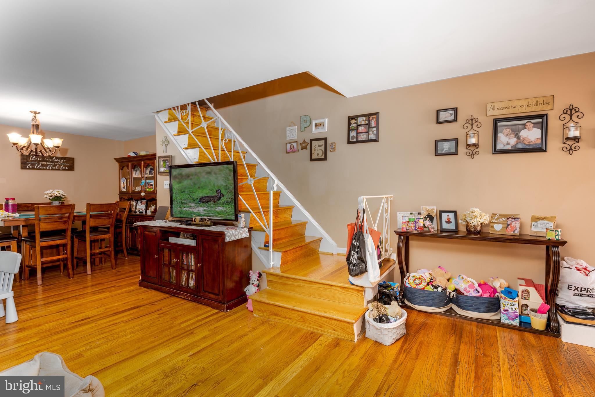 10805 Pedrick Road Philadelphia, PA 19154 - Photo 3 of 12