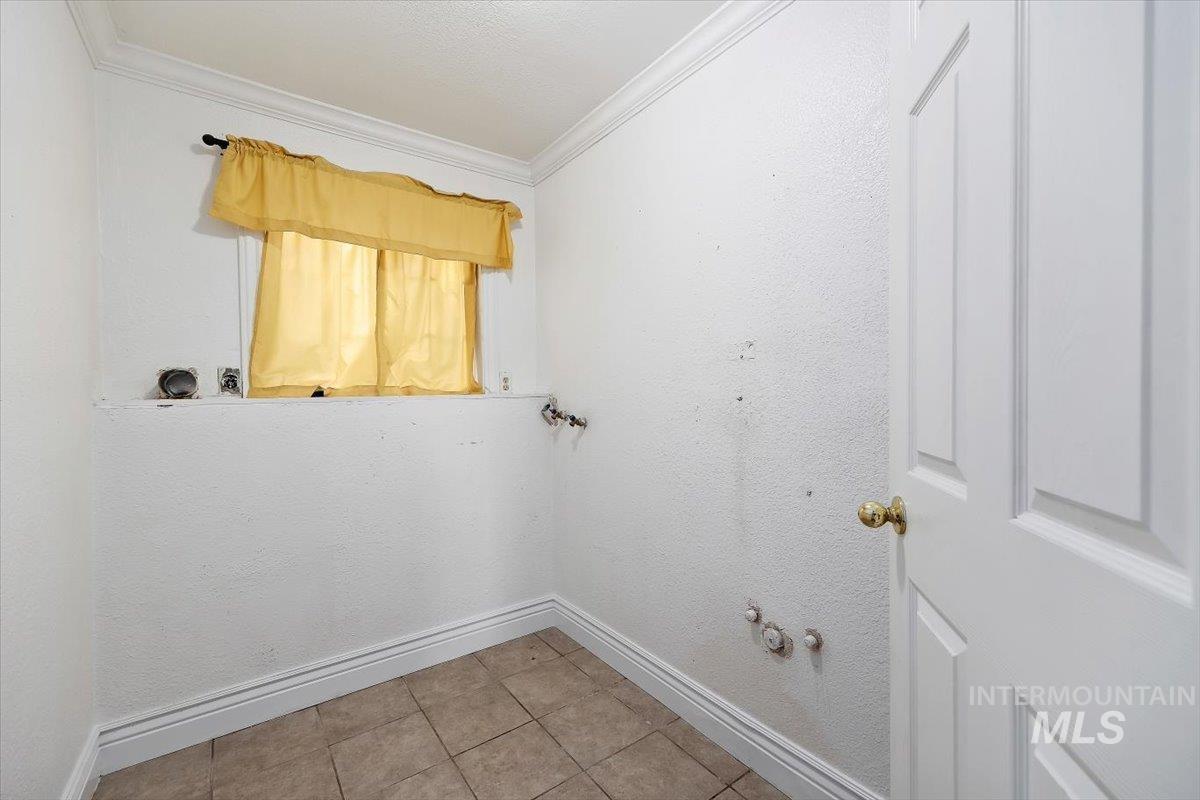1940 Q Street Heyburn, ID 83336 - Photo 23 of 30 Dedicated utility space featuring tile flooring and a window with natural light
