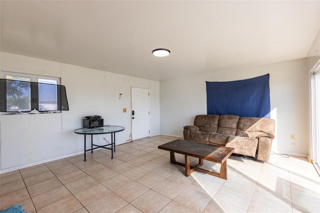 9119 Whiskers Road Quinlan, TX 75474 - Photo 8 of 12 a living room with furniture and a piano
