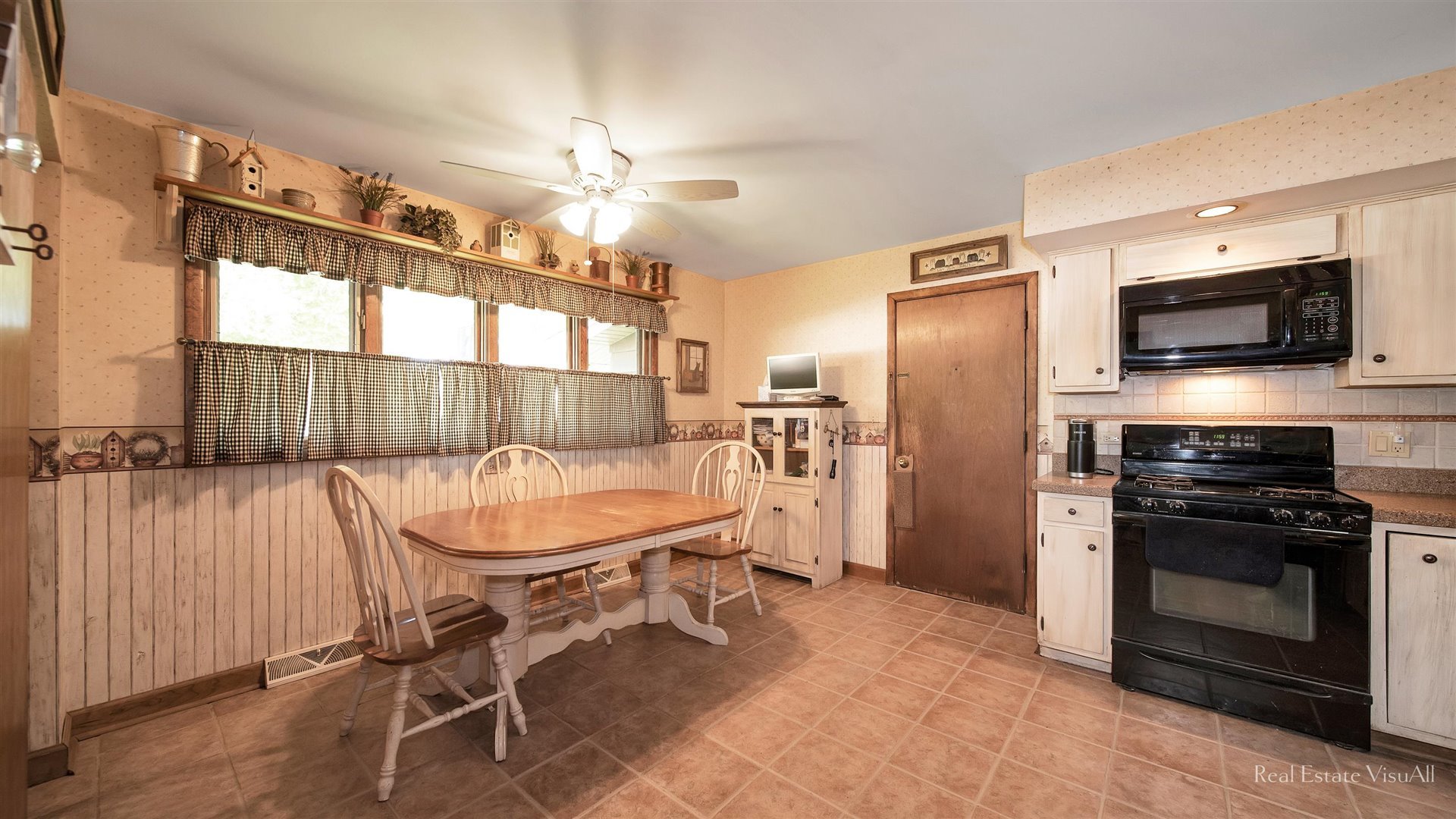 1248 Ridgeway Drive Elgin, IL 60123 - Photo 5 of 16