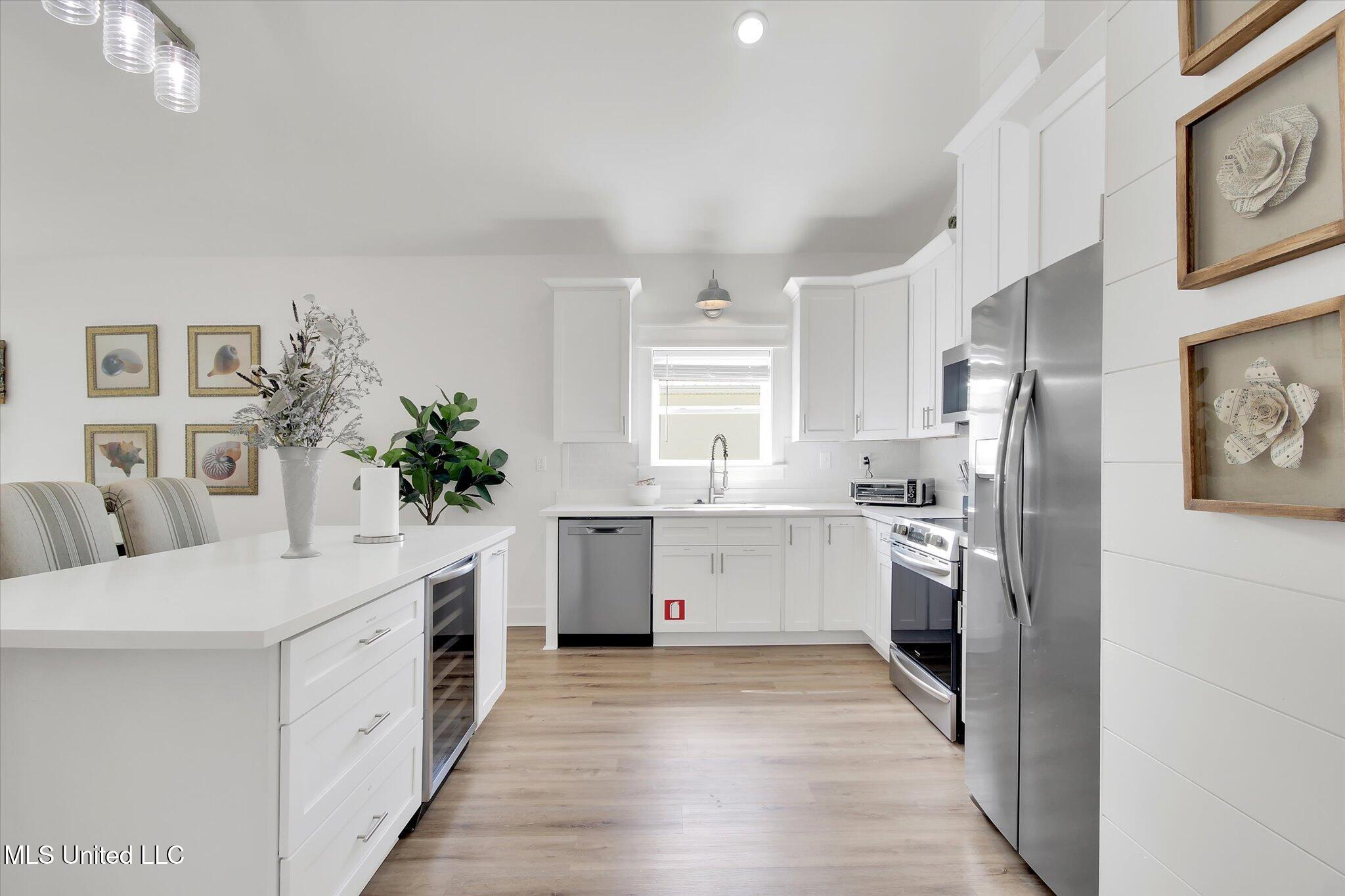 219 Demetz Avenue Pass Christian, MS 39571 - Photo 6 of 12 38-IMG_8455