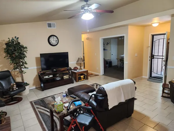 $410,000 | 6182 North Tracy Avenue, Fresno, CA 93722
