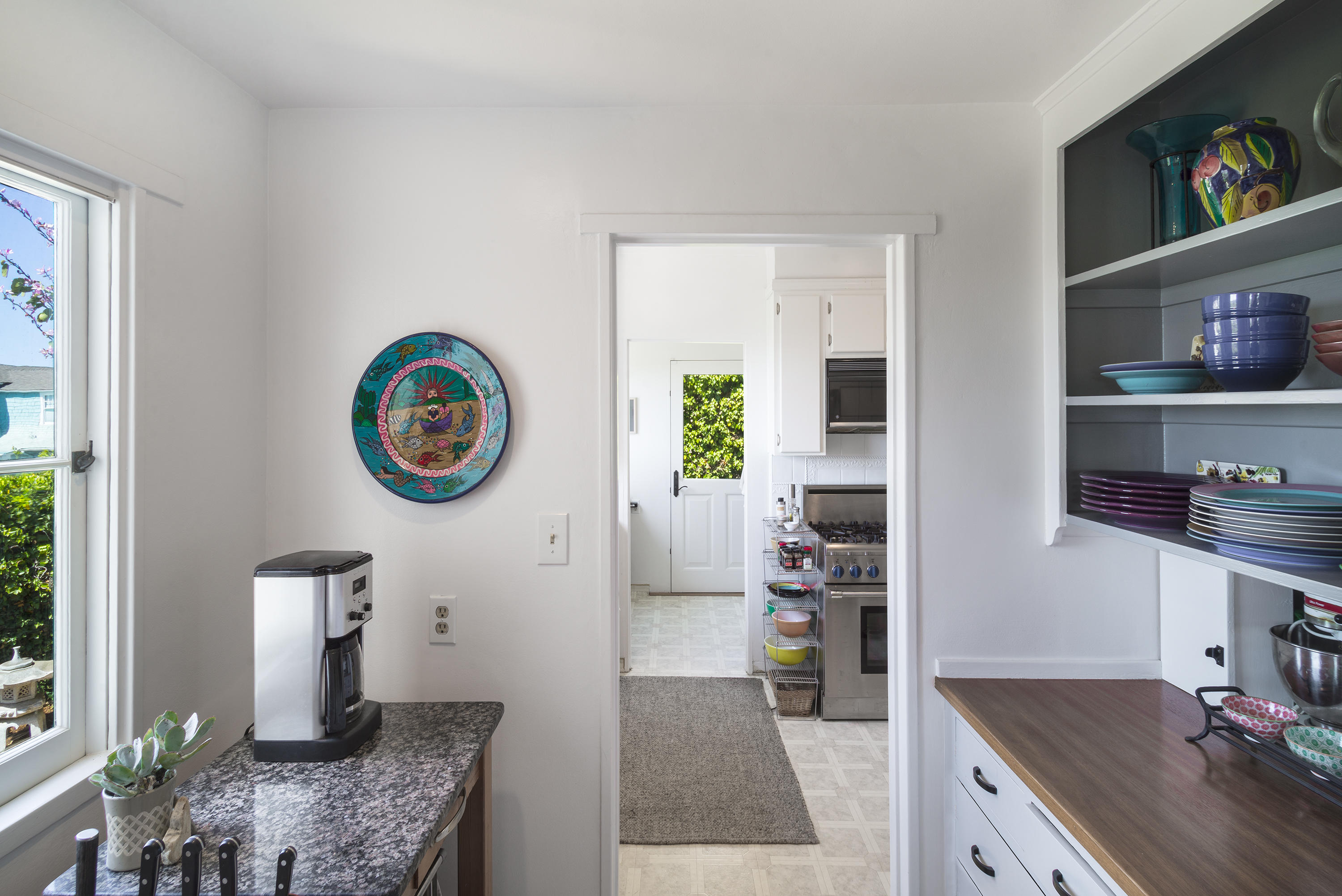 817 Moreno Road Santa Barbara, CA 93103 - Photo 13 of 38 Butler's Pantry