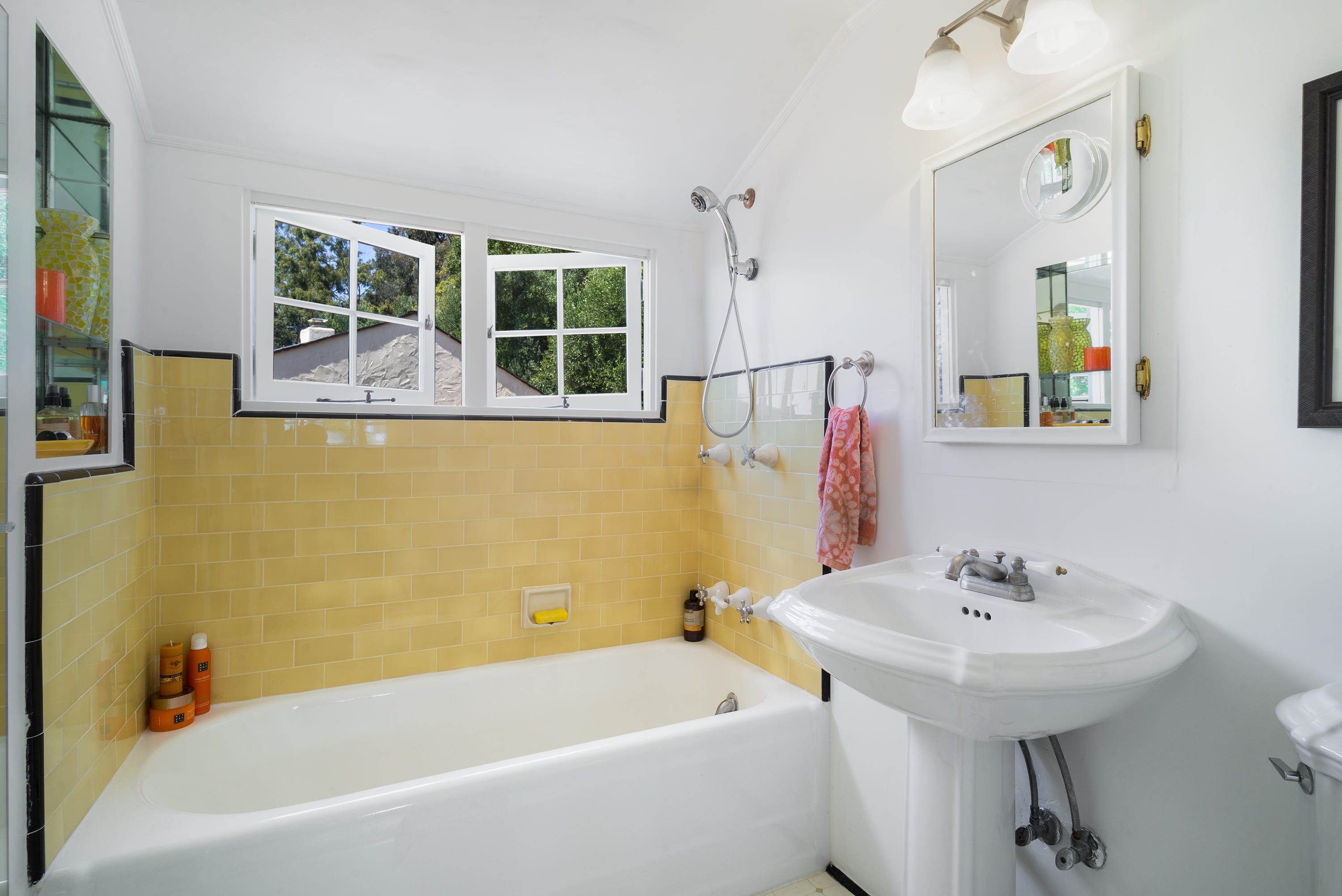 817 Moreno Road Santa Barbara, CA 93103 - Photo 29 of 38 Light & Bright Upstairs Bath