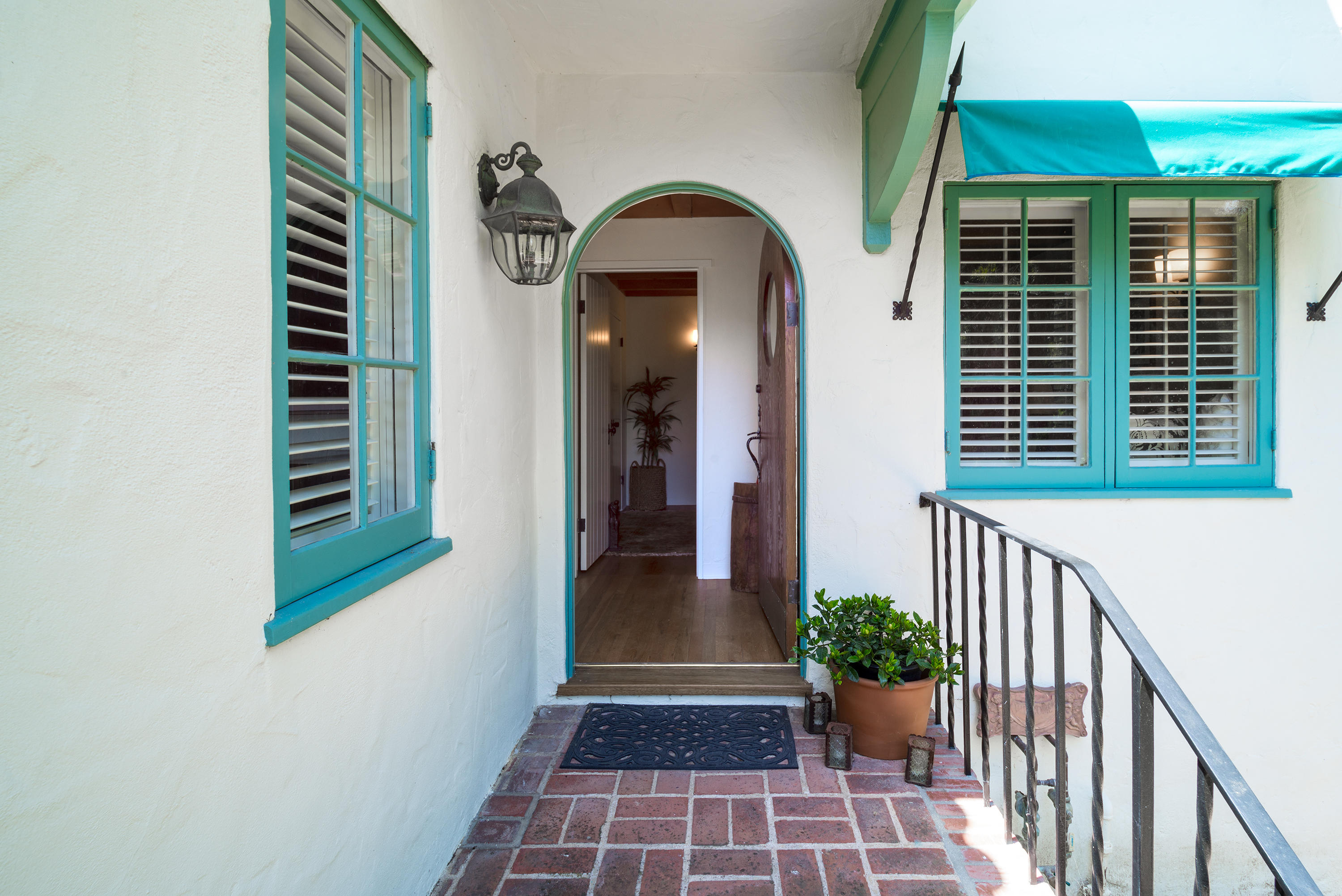 817 Moreno Road Santa Barbara, CA 93103 - Photo 4 of 38 Arch Doorway Entry