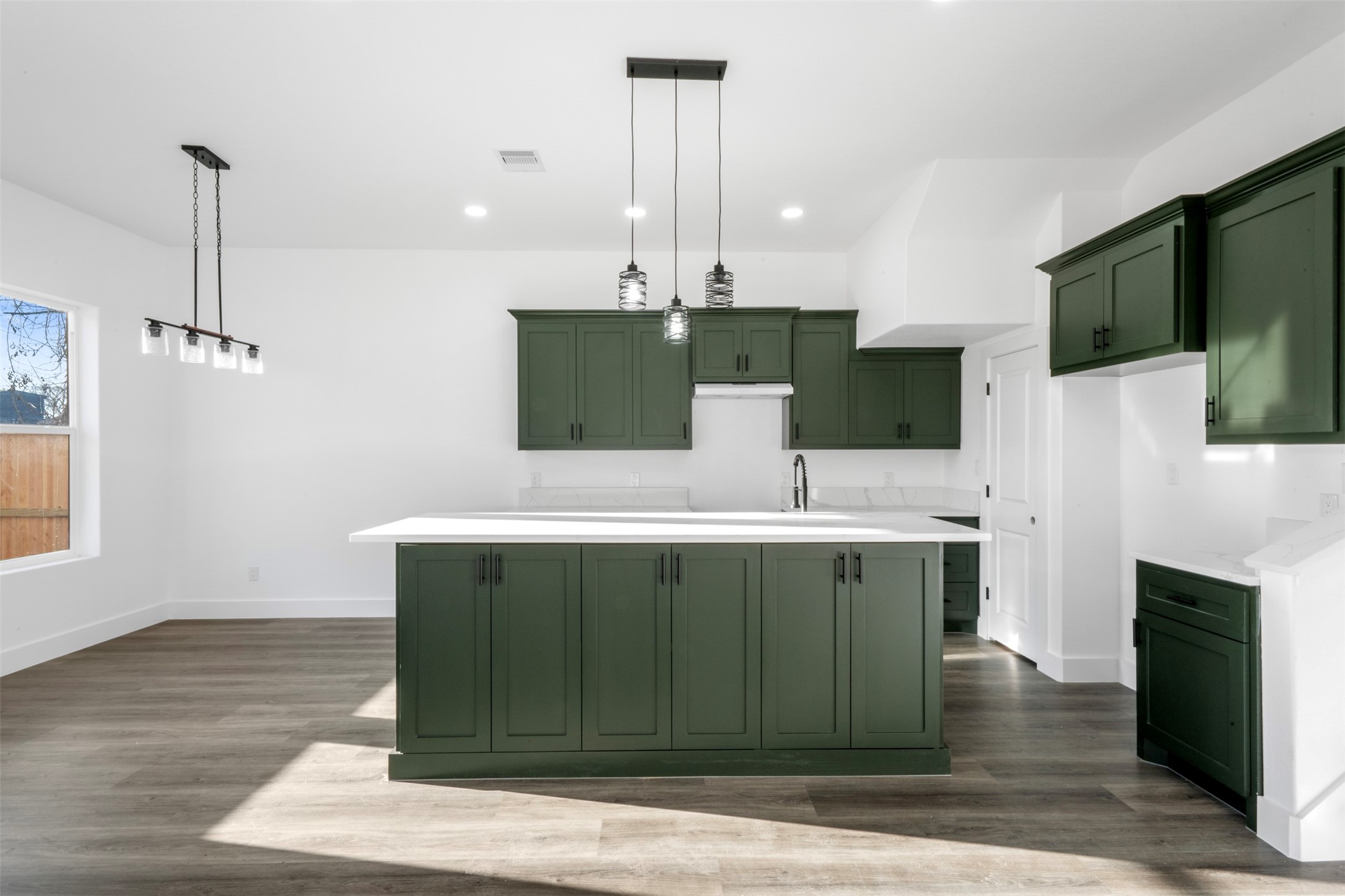 1308 Duff Lane Houston, TX 77022 - Photo 7 of 34