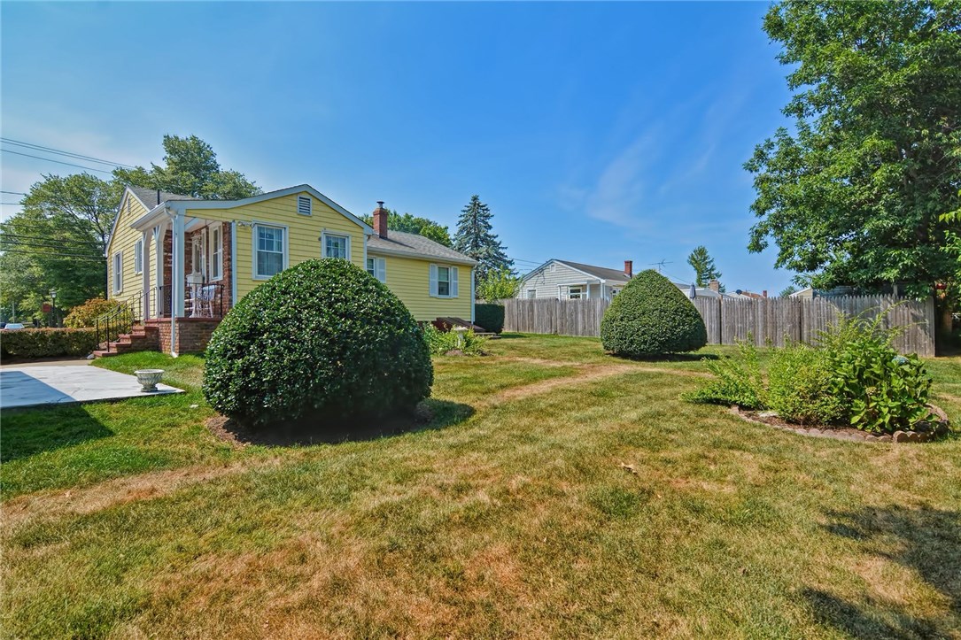 23 Narrows Road Bristol, RI 02809 - Photo 8 of 36
