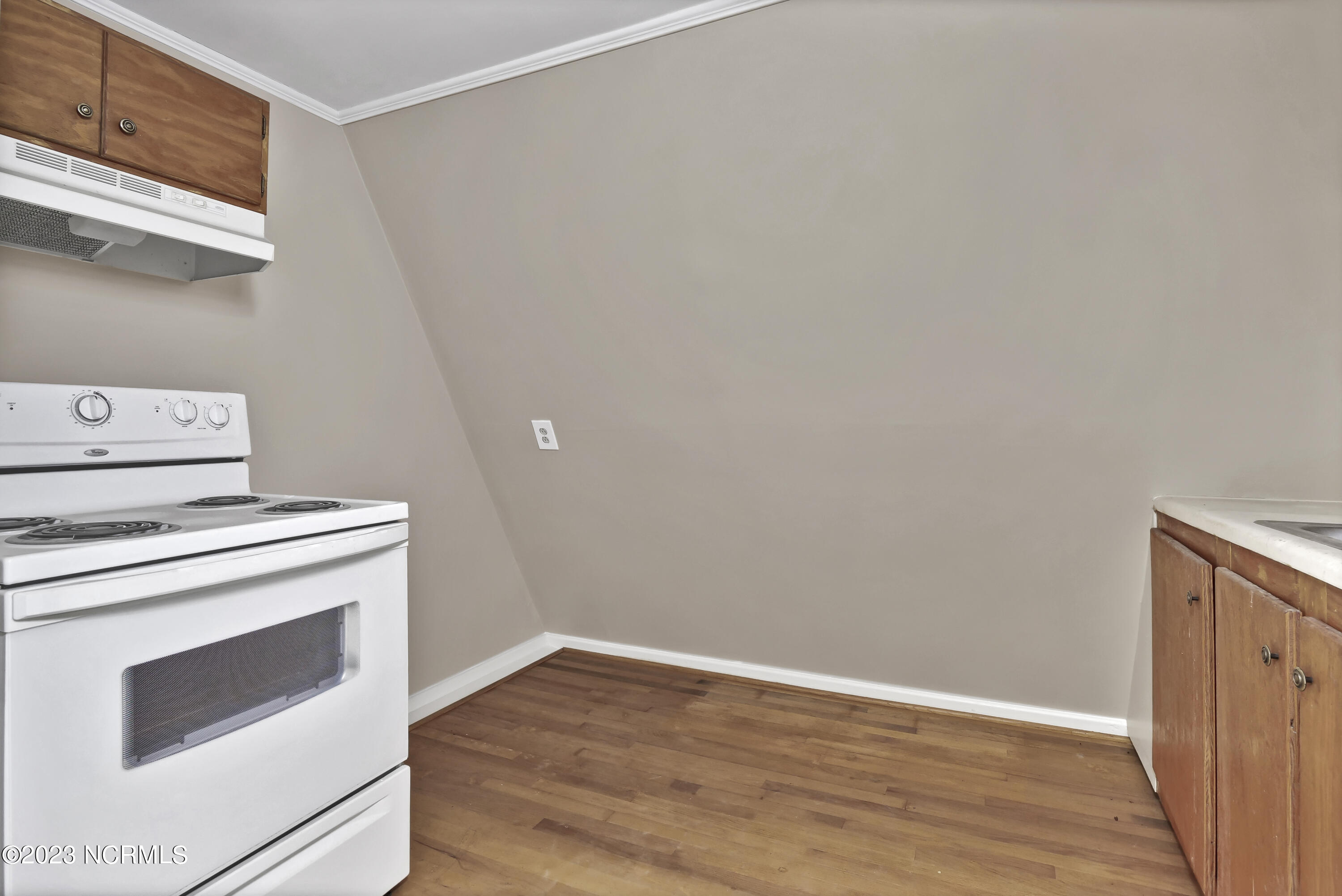 2645 Scotts Hill Loop Road Wilmington, NC 28411 - Photo 23 of 28 Kitchen above garage