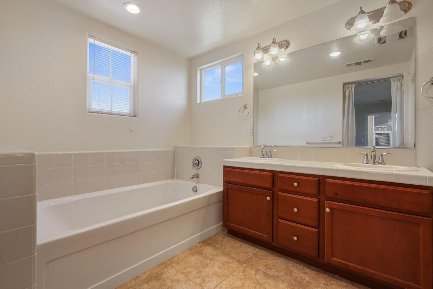 4355 Strathmore Place Merced, CA 95348 - Photo 24 of 40 Gallery Image 24